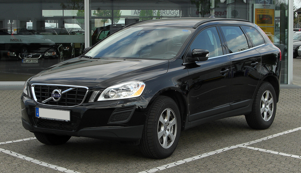 VOLVO XC60 (2) D4 181 MOMENTUM BUSINESS GEARTRONIC8 Diesel