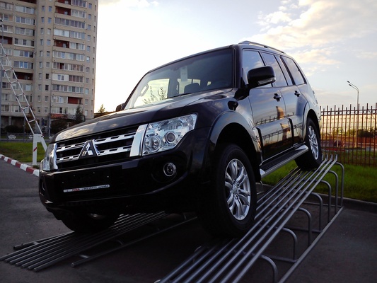 MITSUBISHI PAJERO III (2) 3.2 DI-D 200 INSTYLE BVA 5P Diesel