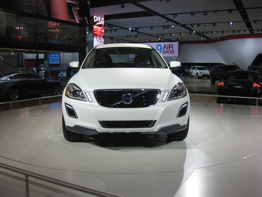 VOLVO XC60 (2) D4 181 MOMENTUM BUSINESS GEARTRONIC8 Diesel