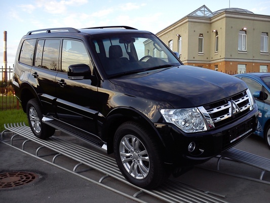 MITSUBISHI PAJERO III (2) 3.2 DI-D 200 INSTYLE BVA 3P Diesel