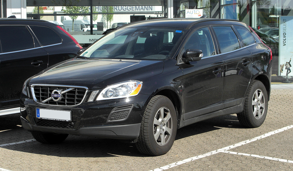 VOLVO XC60 (2) D4 181 MOMENTUM BUSINESS GEARTRONIC8 Diesel