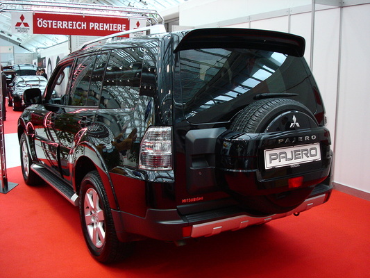 MITSUBISHI PAJERO 3.2 DI-D 200 LIMITED EDITION 302 BY LUXE ALPHAND 3P Diesel