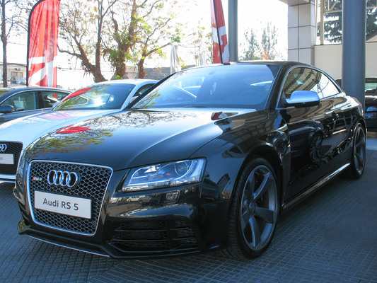 AUDI RS5 (2) 4.2 V8 FSI 450 Essence