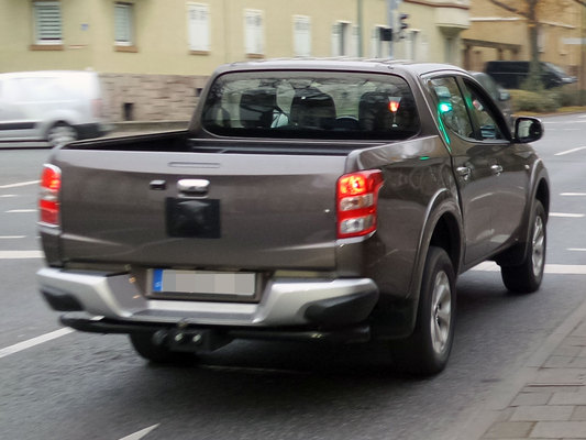 MITSUBISHI L 200 2.5 TD 178 DOUBLE CAB INTENSE Diesel