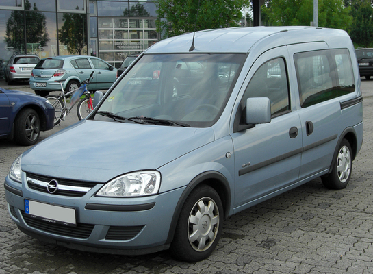 OPEL COMBO III TOUR 1.6 CDTI 105 START/STOP COSMO L1H1 Diesel