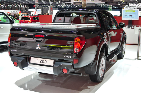 MITSUBISHI L 200 II (2) CLUB CABINE 2.5 DI-D 178 INTENSE Diesel