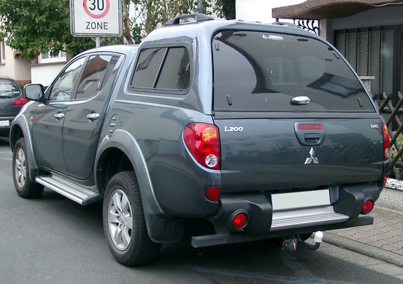 MITSUBISHI L 200 CLUB CABINE 2.5 DI-D 178 INTENSE Diesel