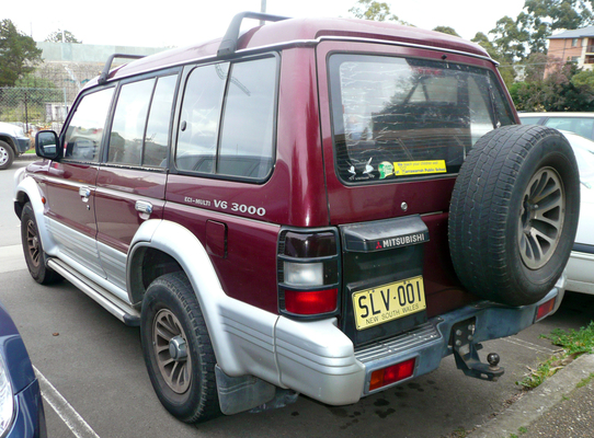 MITSUBISHI PAJERO III (2) 3.2 DI-D 200 INSTYLE BVA 5P Diesel